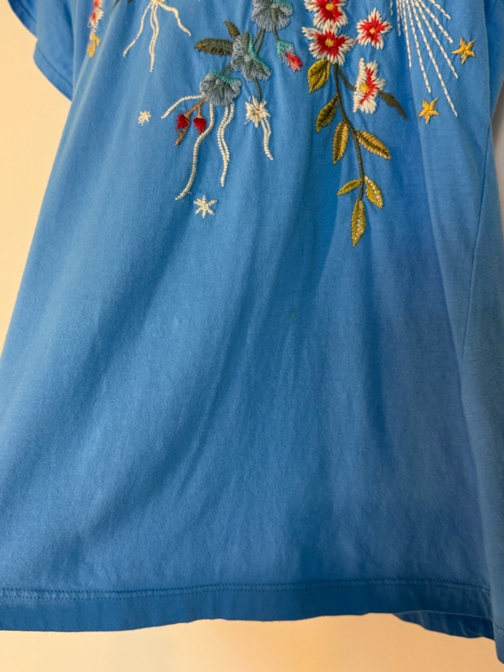 Johnny Was Lissa Flutter Sleeve Tee Blue Embroidered - Size XS - Picture 9 of 13